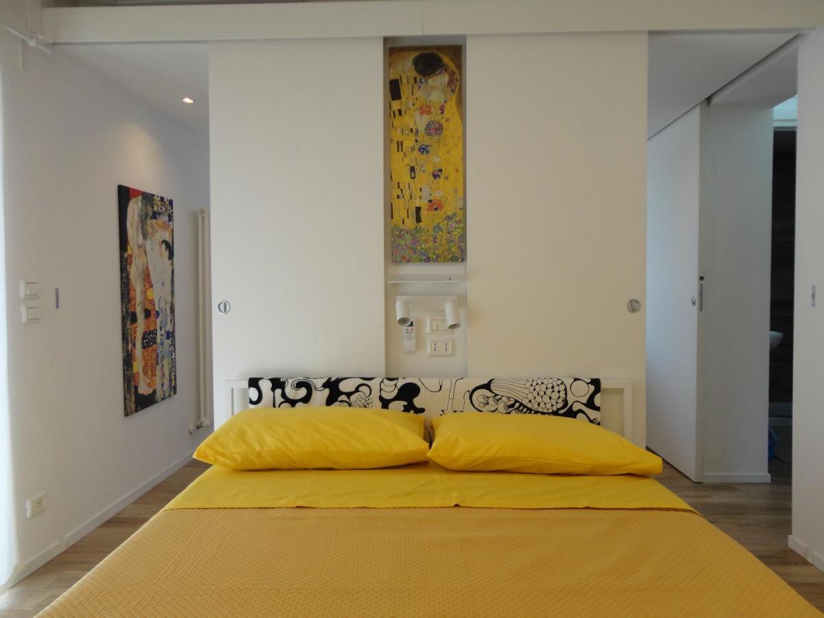 Casa Klimt Vicinissima Al Mare Parcheggio Privato Gratuito Se Disponibile Apartment Pescara Exterior photo