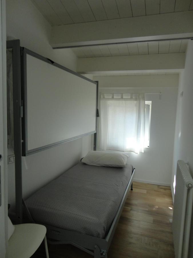 Casa Klimt Vicinissima Al Mare Parcheggio Privato Gratuito Se Disponibile Apartment Pescara Exterior photo